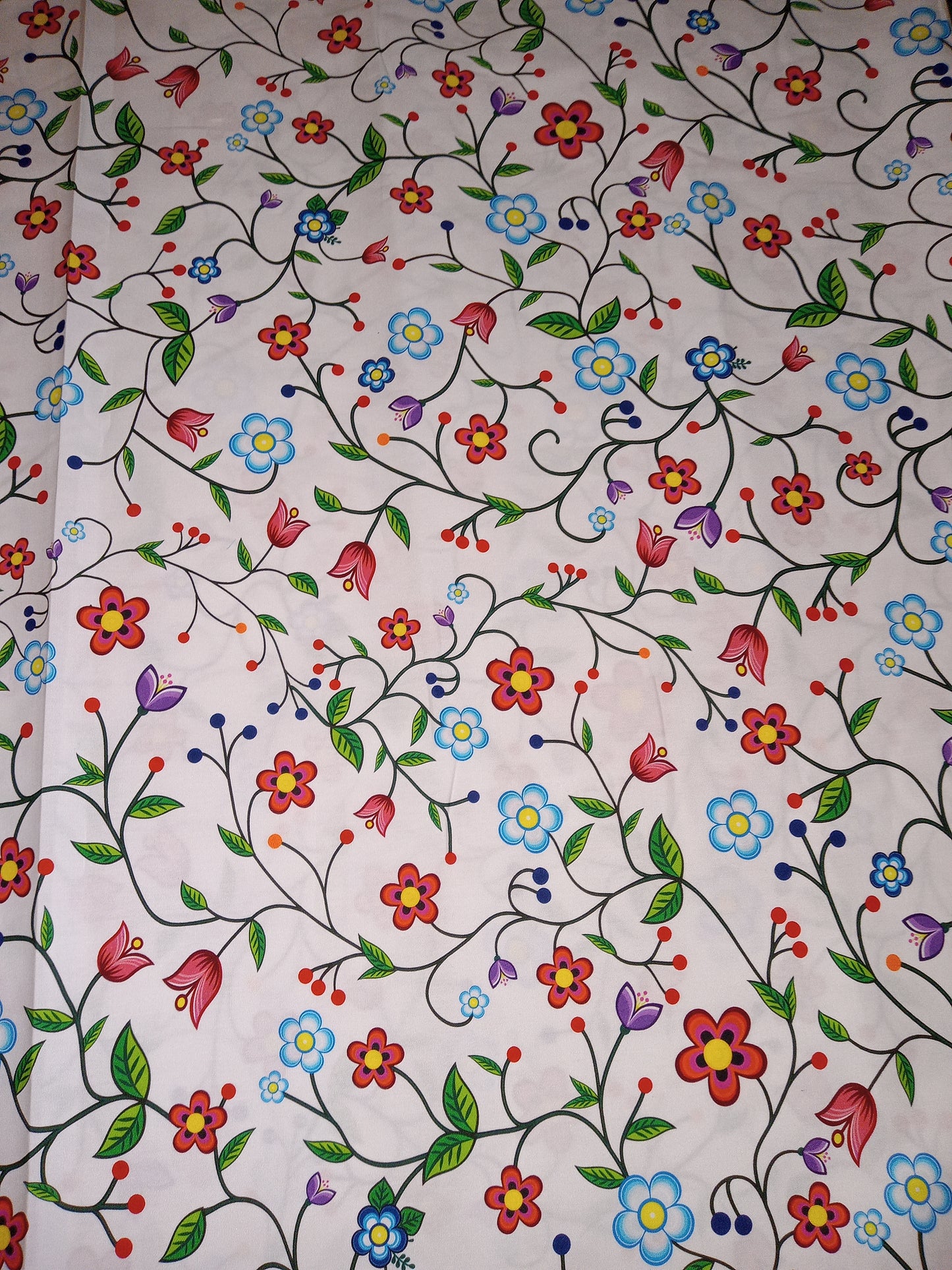 Fabric : White ANI-Enchantment Floral (design/pattern)